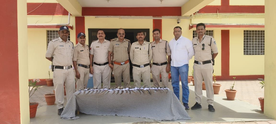 कोतवाली पुलिस की बड़ी कार्रवाई: 29 धारदार तलवारों के साथ हरियाणा का युवक गिरफ्तार